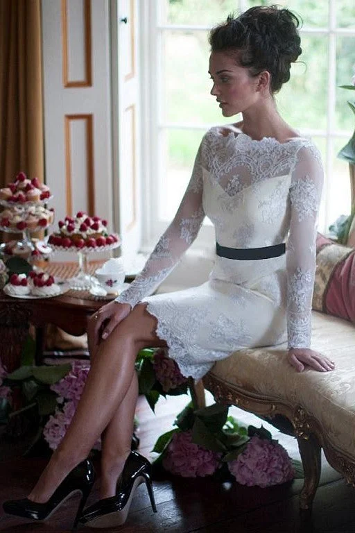 Close-fitting Lace Short Wedding Dress with Long Sleeves